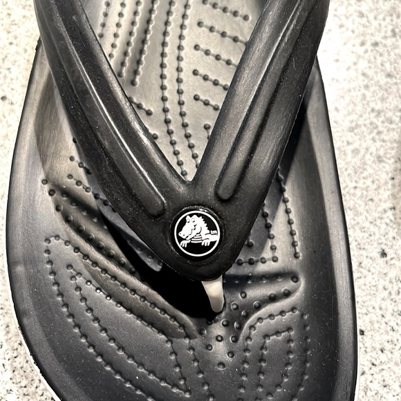 NEW Men’s CROCS Flip Flops Black 11 - Picture 4 of 5
